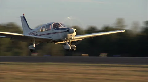 Piper Cherokee Landing 動画素材 45552180