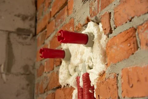 Pipes in isolation are fixed by mounting foam Foto stock