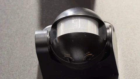 PIR sensor display on the wall Vídeos de archivo 76165249