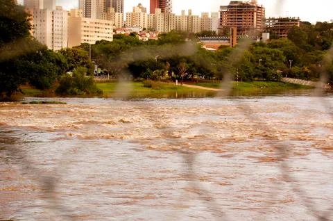 Piracicaba River with the mill in the background 스톡 사진