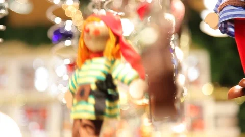 From pirate to Santa on a horse, input Vidéo 45487278