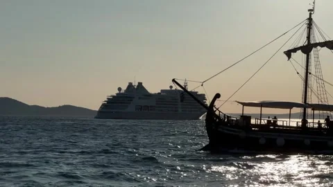 Pirate Ship Passing in Front of Silver Muse Luxury Cruise Liner Near Zadar Vídeo Stock 345131399