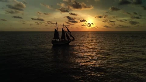 Pirate ship with a sunset (1) 動画素材 284689782