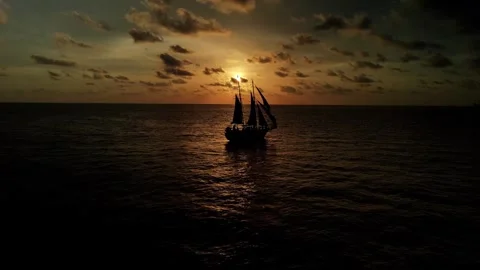 Pirate ship with a sunset (2) 動画素材 284689585