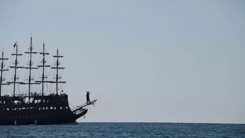 Pirates ship floats by the blue ocean waves Stockbeeldmateriaal 72178442