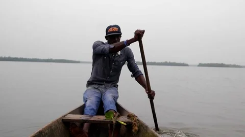 Pirogue driver on the Wouri river Stock Footage 80970031
