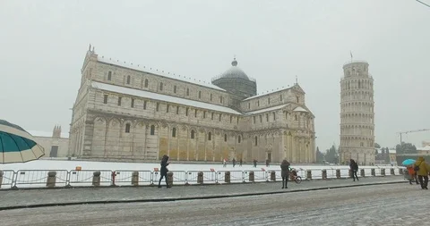 Pisa, extraordinary snowfall in the Miracles Square and the leaning tower. Stock Footage 86563634