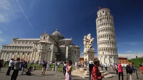Pisa: Square of Miracles (Piazza dei Miracoli ) with Leaning Tower an tourist Stock Footage
