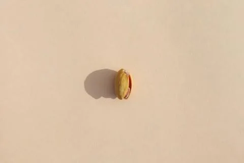 Pistachio with a hard shadow on a colored background pattern Foto stock