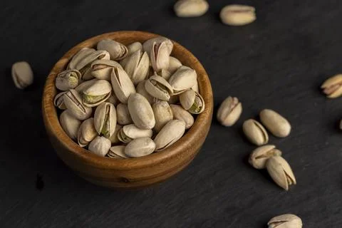 Pistachio nuts in their shells with added salt, fried unpeeled pistachio nu.. Foto stock