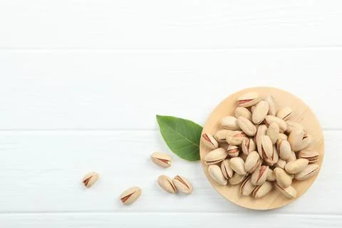 Pistachios close-up on the table Stockfoto's