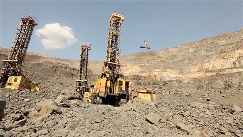 The pit drill panorama, Industrial drilling rig in a quarry, large drilling Stock Footage