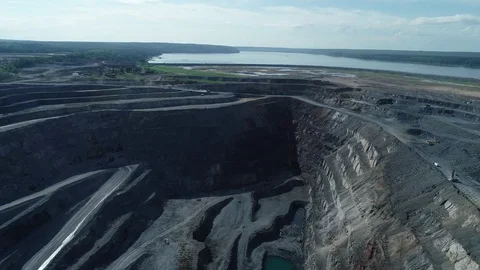 Pit on open-pit mining of minerals in Russia, Siberia Video stock 103313172
