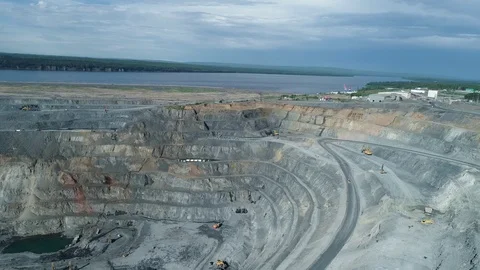 Pit on open-pit mining of minerals in Russia, Siberia Video stock 103323263