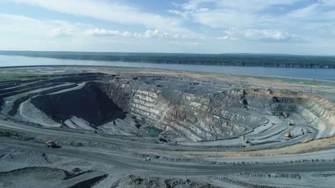 Pit on open-pit mining of minerals in Russia, Siberia Video stock 103366130