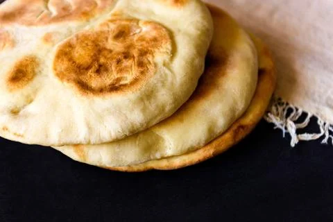 Pita bread on a dark table, top view Foto stock