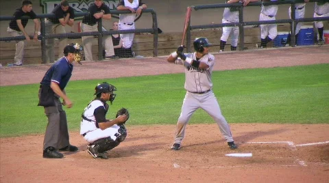 Pitch in the Dirt 動画素材 100432