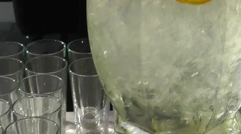 Pitcher of Ice Cold Lemonade With Slices of Lemon Video stock 40405963