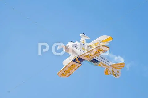 Pitts Special inverted fly-by Stock Photos