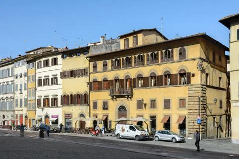 Pitty Square is always full of tourists. Left bank of the Arno River, Oltrarn 스톡 사진