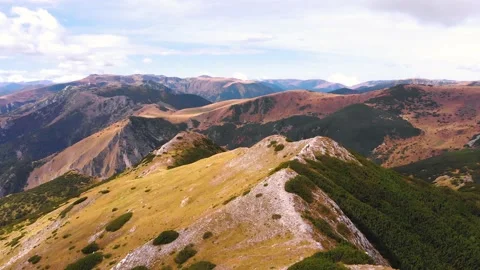 Piule-Plesa ridge in the Retezat Mountains, Romania, on an autumn day Stock Footage 130853626