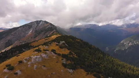 Piule-Plesa ridge in the Retezat Mountains, Romania, on an autumn day Stock Footage 130853633