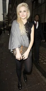  Pixie Lott and Fearne Cotton at the Radio 1 studios in London - 20 Januar... 写真素材