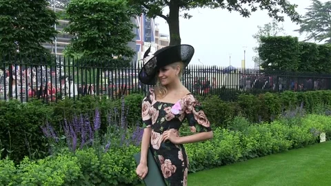 Pixie Lott attends Ascot racecourse on Ladies Day Video stock 137520111