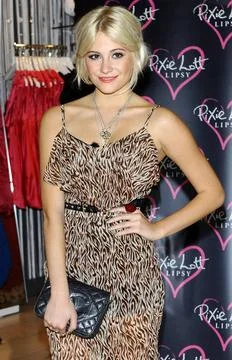  Pixie Lott launching her new clothing range for Lipsy at Westfield in Lon... 写真素材
