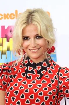  Pixie Lott at the Nickelodeon Kids Choice Awards in Los Angeles - 02 Apri... Stock Photos