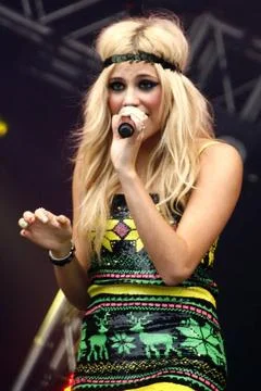  Pixie Lott at Party in the Park in Leeds - 27 July 2009 FAM26453 Copyrigh... 写真素材