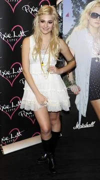  Pixie Lott at a photocall to launch The Pixie Collection for Lipsy at Blu... 写真素材