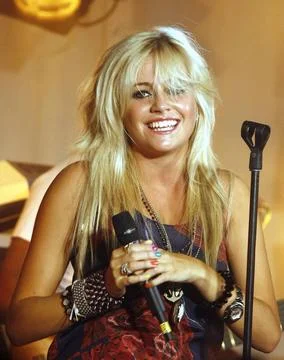  Pixie Lott, Saengerin, bei einem Showcase in Berlin um die britische Newc... Stock Photos