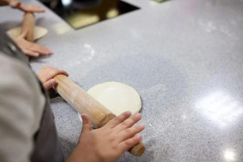 Pizza baking master class for children. Children's birthday. 스톡 사진
