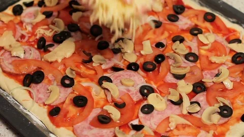 The pizza base. pizza cooking. put cheese in the pizza. arrange the ingredients 스톡 동영상 78589349