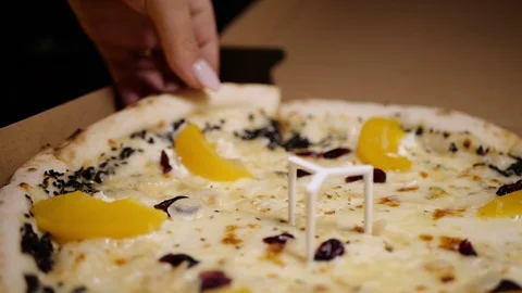 Pizza in a box close-up delivery slowmo Video stock 127541715