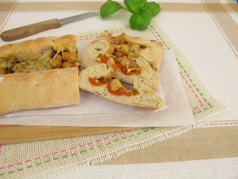 Pizza bread filled with chickpeas, tomatoes, and cheese Foto stock