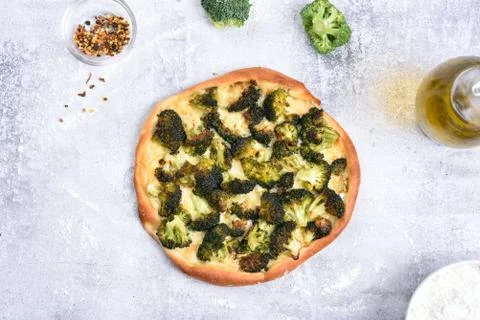 Pizza with broccoli, top view Foto stock