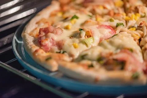 Pizza in a ceramic plate for serving. Pizza with chicken and bacon. Stock Photos