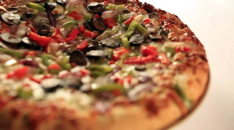 Pizza close up edge rack focus back to front 스톡 동영상 30473356