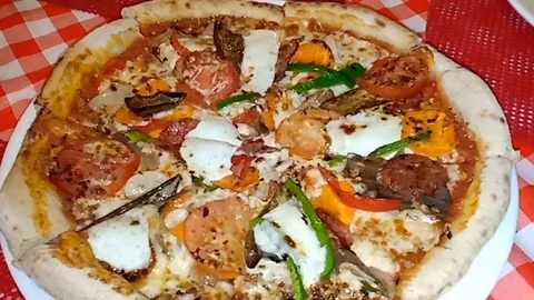 Pizza (Close Up) 動画素材 108520344