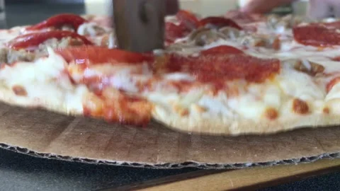 Pizza Cut Up Close  Vidéo 98755365
