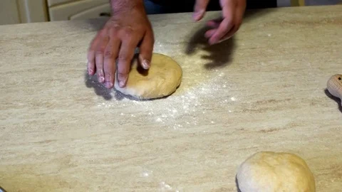 Pizza dough kneading Vidéo 76999924
