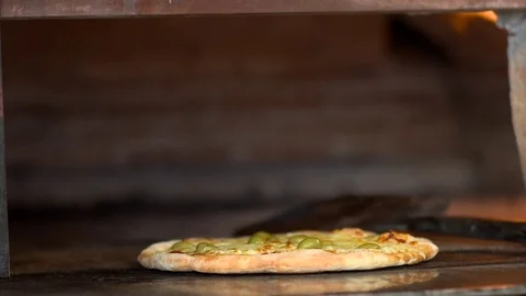 Pizza in the oven Video stock 79469109