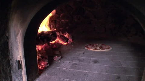 Pizza oven with open fire, including pizza Video stock 43334978