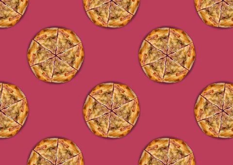 Pizza on a pink background. Seamless pattern with cut pizza with bacon. Foto stock