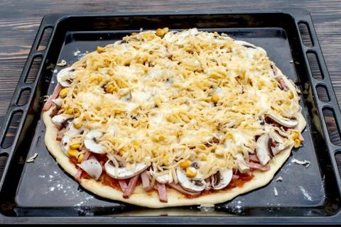 Pizza prepared to bake 스톡 사진