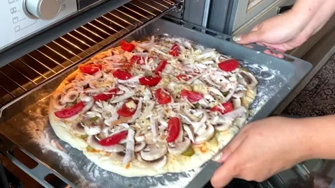 The pizza is put in the oven 库存影片 159472561