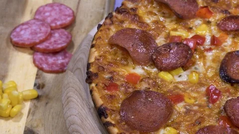 Pizza Salami on a rotating plate Stock-Footage 88253441