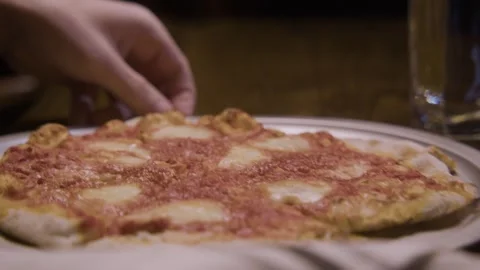 Pizza Served at Restaurant 動画素材 325110160